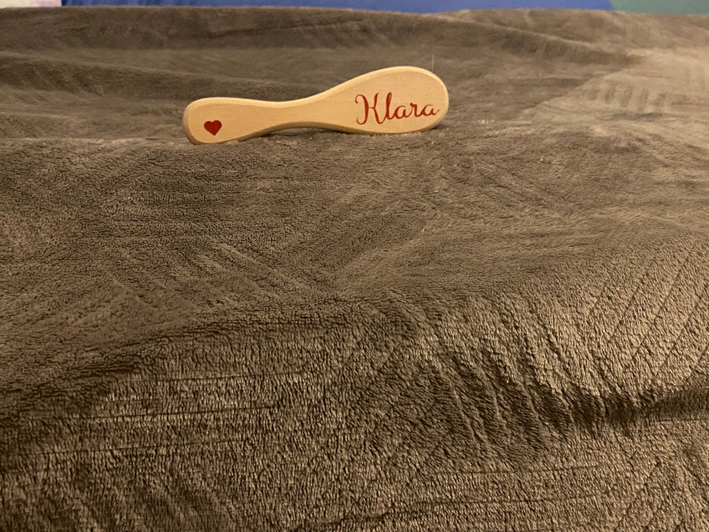 Brosse bébé personnalisée en bois – Douceur & tendresse au quotidien