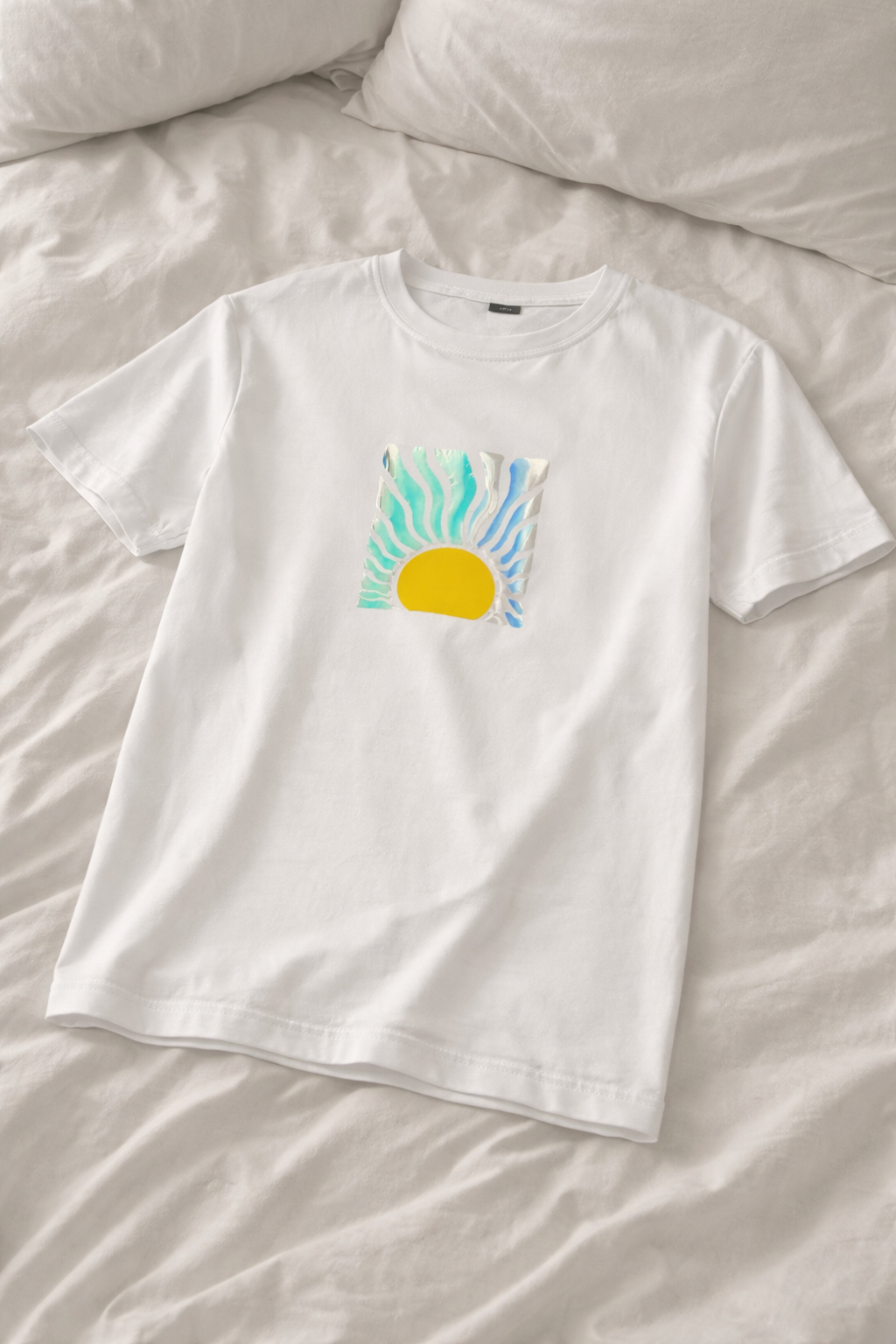T-Shirt "Aurore Boréale" – Éclat Solaire & Reflets Holographiques